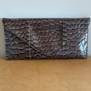Elegant Crocodile Pattern Clutch
